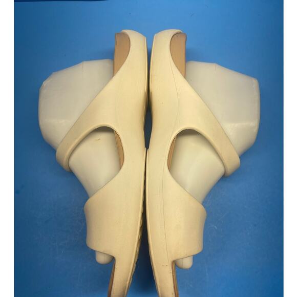 CROC Beige 2 Strap Spa, Pool, Comfortable SANDALS Flip Flop Women Size 10 - Picture 6 of 9